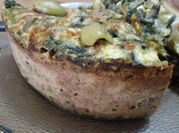 Una foto de masa para tarta salada integral