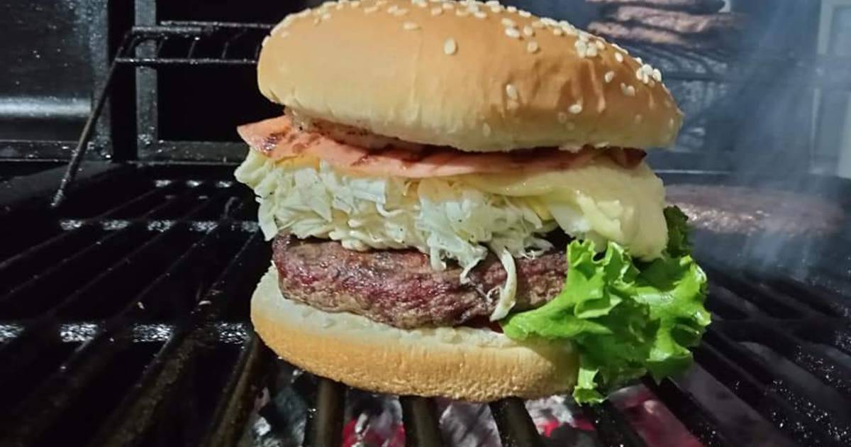 Monster cheese Hamburguesa al carbón a los cuatro quesos Receta de Mauro  Rodrigo Delgado Rivero- Cookpad