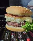 Monster cheese Hamburguesa al carbón a los cuatro quesos