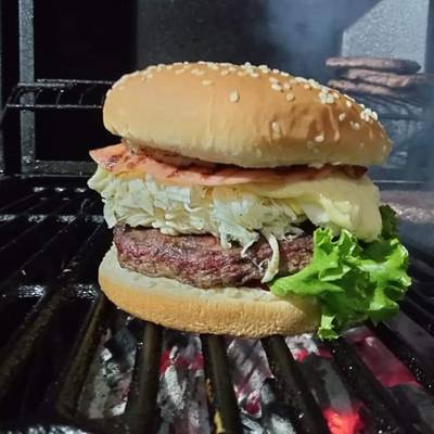 Monster cheese Hamburguesa al carbón a los cuatro quesos Receta de Mauro  Rodrigo Delgado Rivero- Cookpad