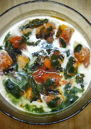 A picture of Dahi bhalle.