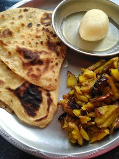 नमकीन पराठा आलू-प्याज़ का भुजिया रेसिपी मुख्य फोटो