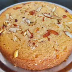 A picture of Eggless rava cake.