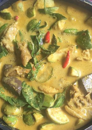 A picture of Green Curry Chicken (Kaeng Khiao Wan Gai).