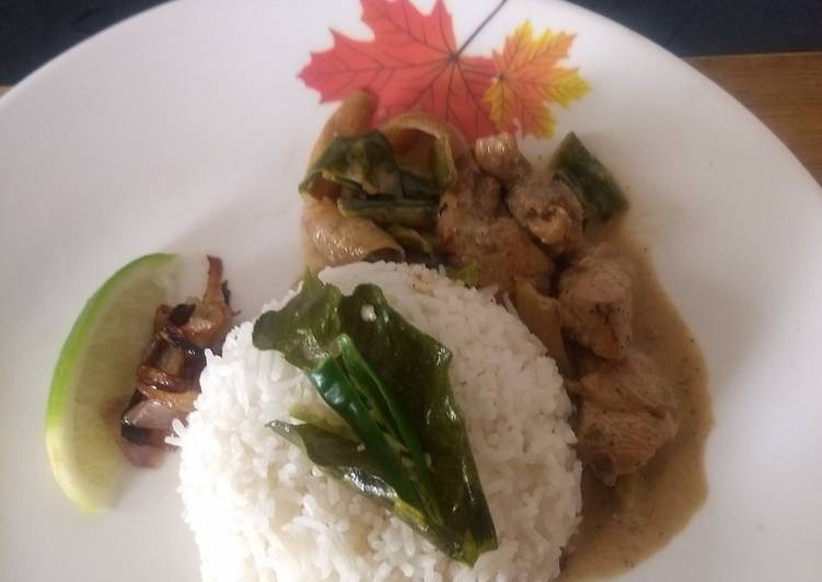 How to Prepare Perfect Thai Style Coconut Chicken flavoured with Kafir Lime and aromatic rice