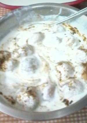 A picture of Dahi bada.