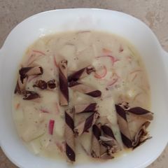 A picture of Custard with Apple.