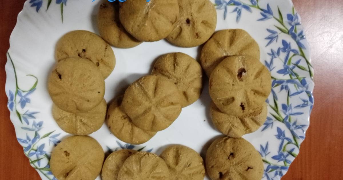 Jaggery biscuits 🫓 Recipe by Gurpal kaur Ubhi - Cookpad