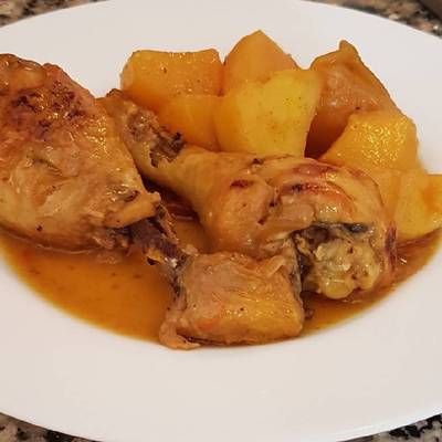 Muslos ? de pollo guisados con patatas Receta de Hortensia Alvarez Acal-  Cookpad