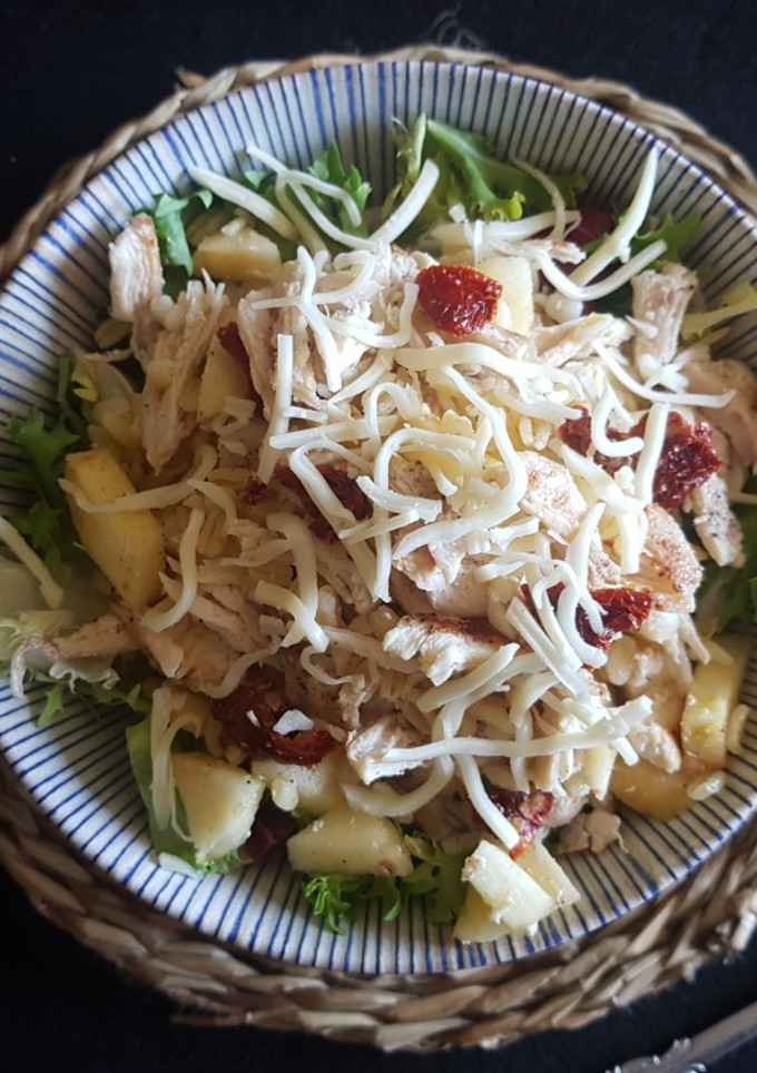 Una foto de Ensalada de trigo tierno y pollo