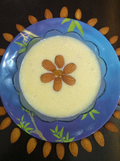 कश्मीरी फिरनी(Kashmiri Phirni recipe in Hindi) रेसिपी मुख्य फोटो