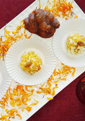 A picture of Gajar & nariyel ka ladoo(carrots & coconut).