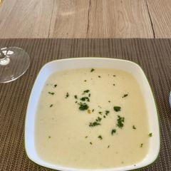 A picture of White asparagus soup 🤍🍜.