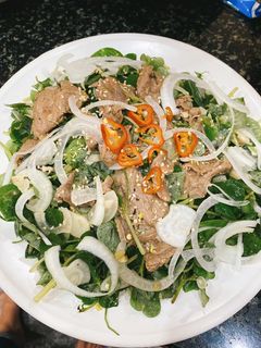 Hình của món Gỏi rau càng cua thịt bò.