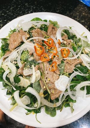 Hình của món Gỏi rau càng cua thịt bò.