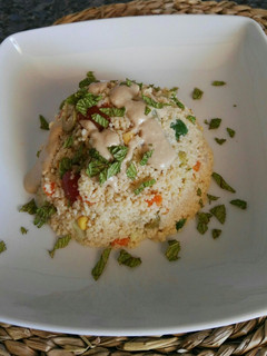 Una foto de Ensalada de couscous con aliño de Tahin
