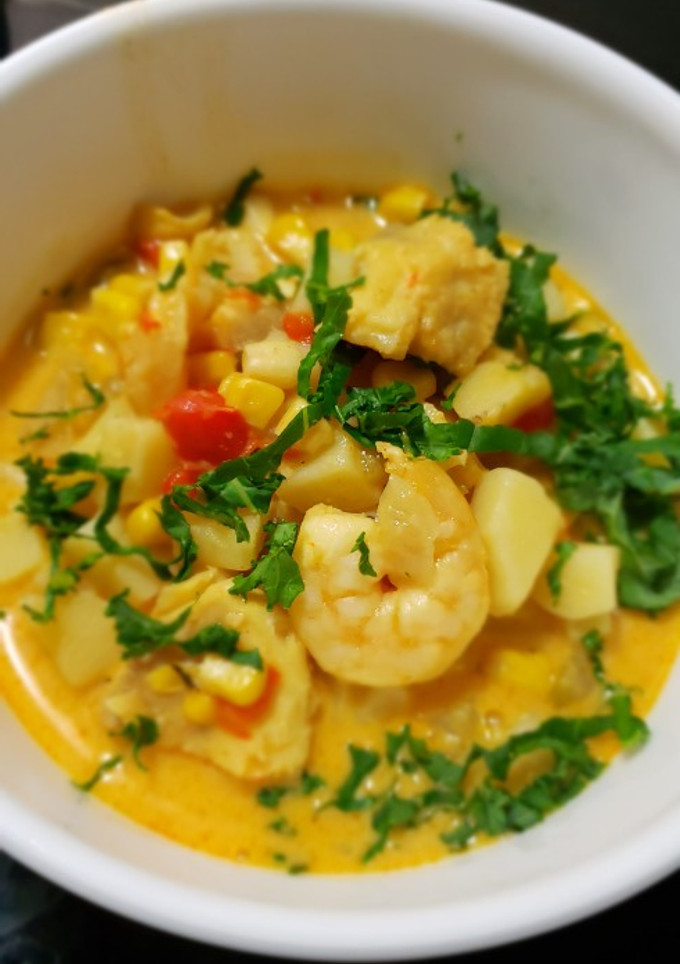 A picture of Island Seafood and Corn Chowder.