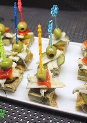 Foto principal de Banderillas de tortilla de espárragos