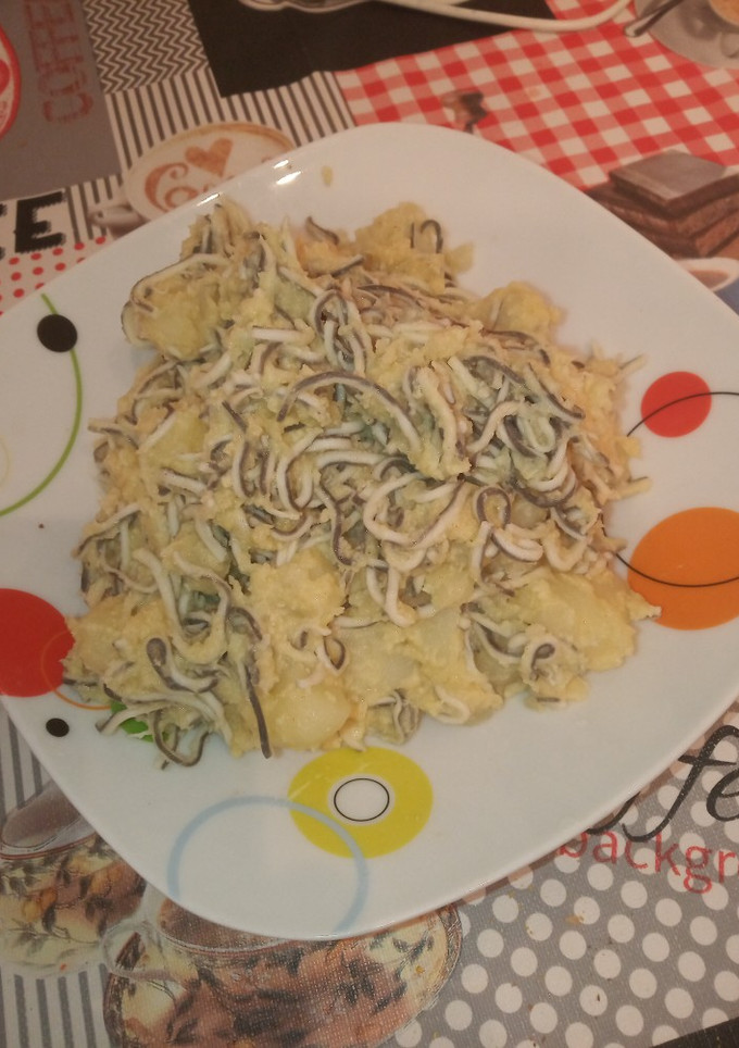 Una foto de Gulas con patatas en MC