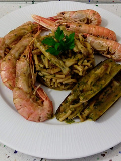 Una foto de Fideuá en salsa verde con mariscos