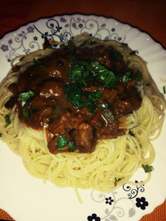 A picture of Beef stew with Spaghetti.