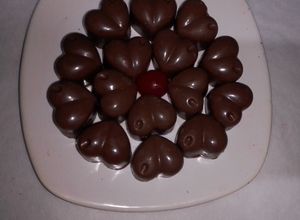 Una foto de Bombones rellenos de cereza y licor