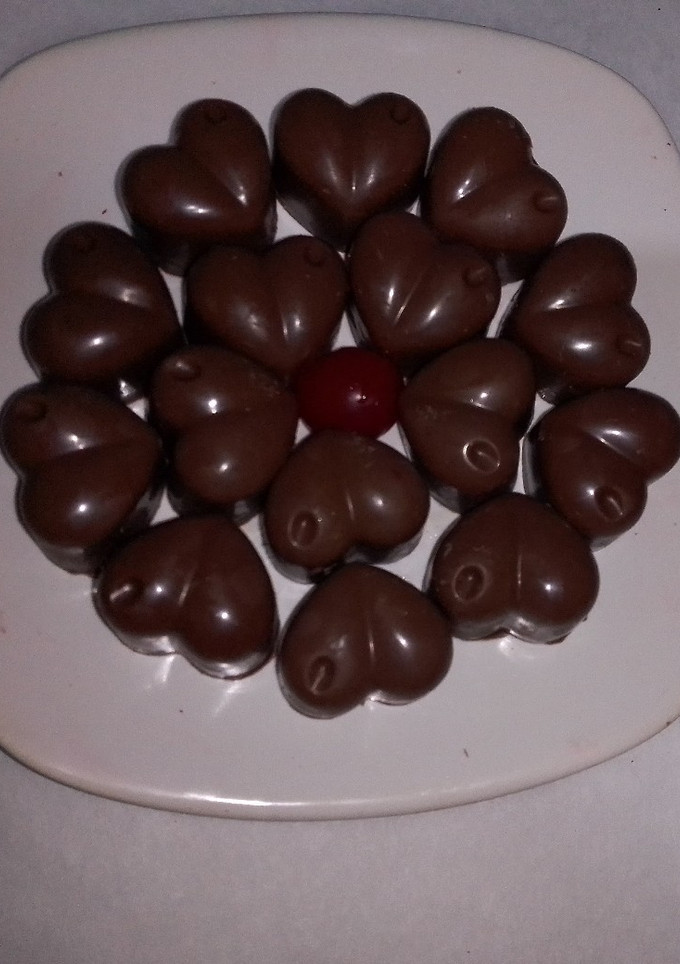 Una foto de Bombones rellenos de cereza y licor