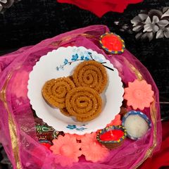 A picture of Shahi Kaju chakali.