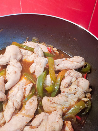 Bagaimana Menyiapkan Ayam Fillet Saus Lada Hitam Untuk Jualan