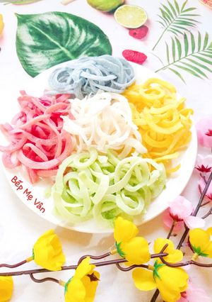 Hình của món Mứt dừa ngũ sắc.