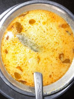बेसन कढी (besan kadhi recipe in Hindi) रेसिपी मुख्य फोटो