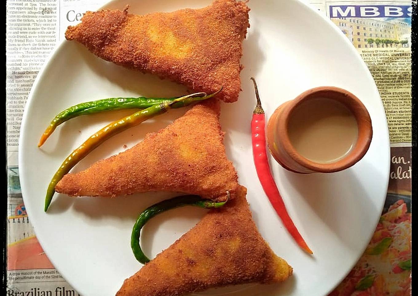 Bread chicken samosa