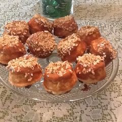 A picture of Caramel Apple Muffins.