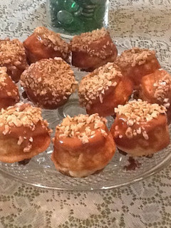 A picture of Caramel Apple Muffins.