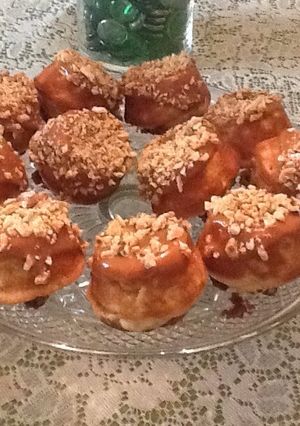 A picture of Caramel Apple Muffins.