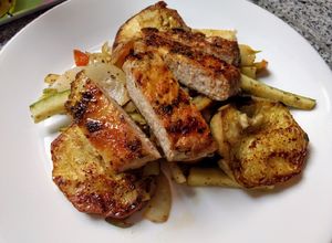 Una foto de Lomo de cerdo y verduras asadas