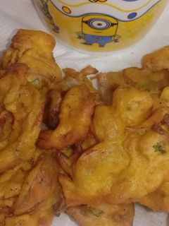 प्याज़ के पकोड़े(pyaaj ke pakode recipe in hindi) रेसिपी मुख्य फोटो