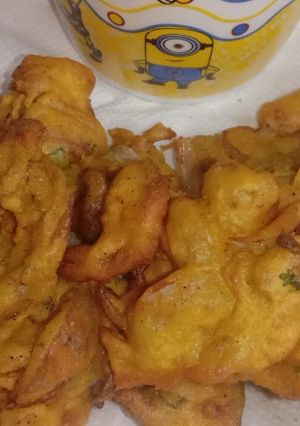 प्याज़ के पकोड़े(pyaaj ke pakode recipe in hindi) रेसिपी मुख्य फोटो