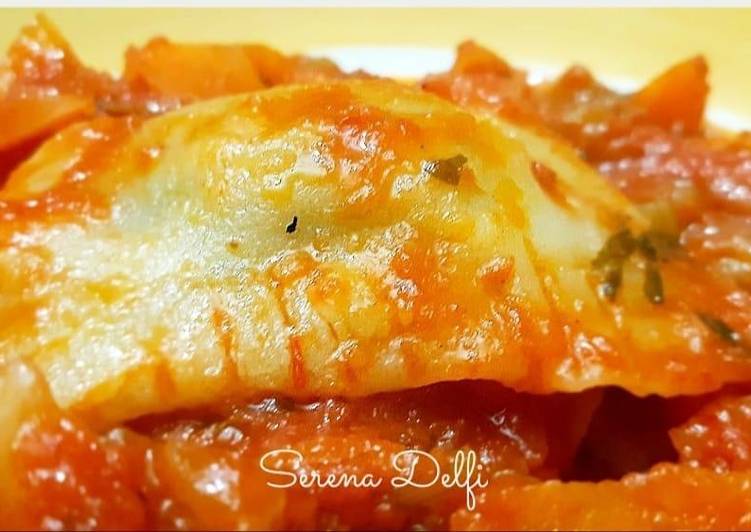 Ravioli di lampredotto con sugo finto toscano