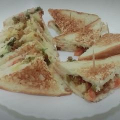 A picture of 🥪Qeema matar sandwiches🥪.
