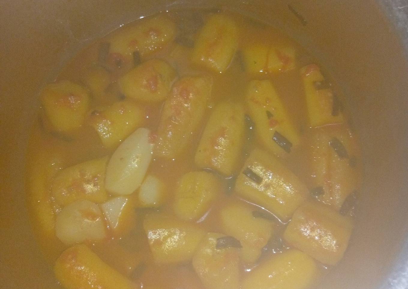 Potato stew with green bananas