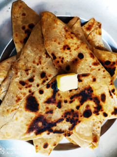 प्याज़ पराठा (pyaz paratha recipe in Hindi) रेसिपी मुख्य फोटो