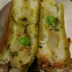 A picture of Alu mutter sandwhich.