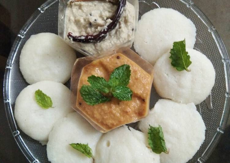 Easiest Way to Make Any-night-of-the-week Baby idlis with coconut chutney and onion tomato chutney