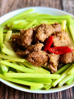 花雕猴頭菇炒香芹 /家常菜 的食譜成品照片