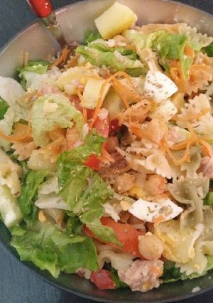 Una foto de Ensalada de pasta y garbanzos