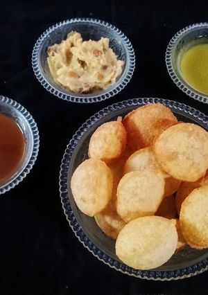 A picture of Pani poori.
