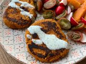 Una foto de comida vegetariana con batata