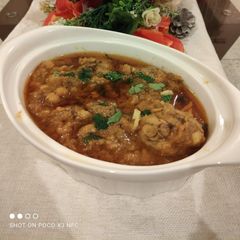 A picture of Murgh cholay.