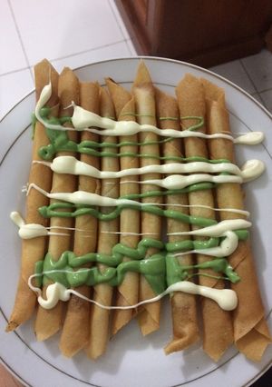 Foto resep Kulit Lumpia isi Keju Mozarella toping pasta greentea & vanilla